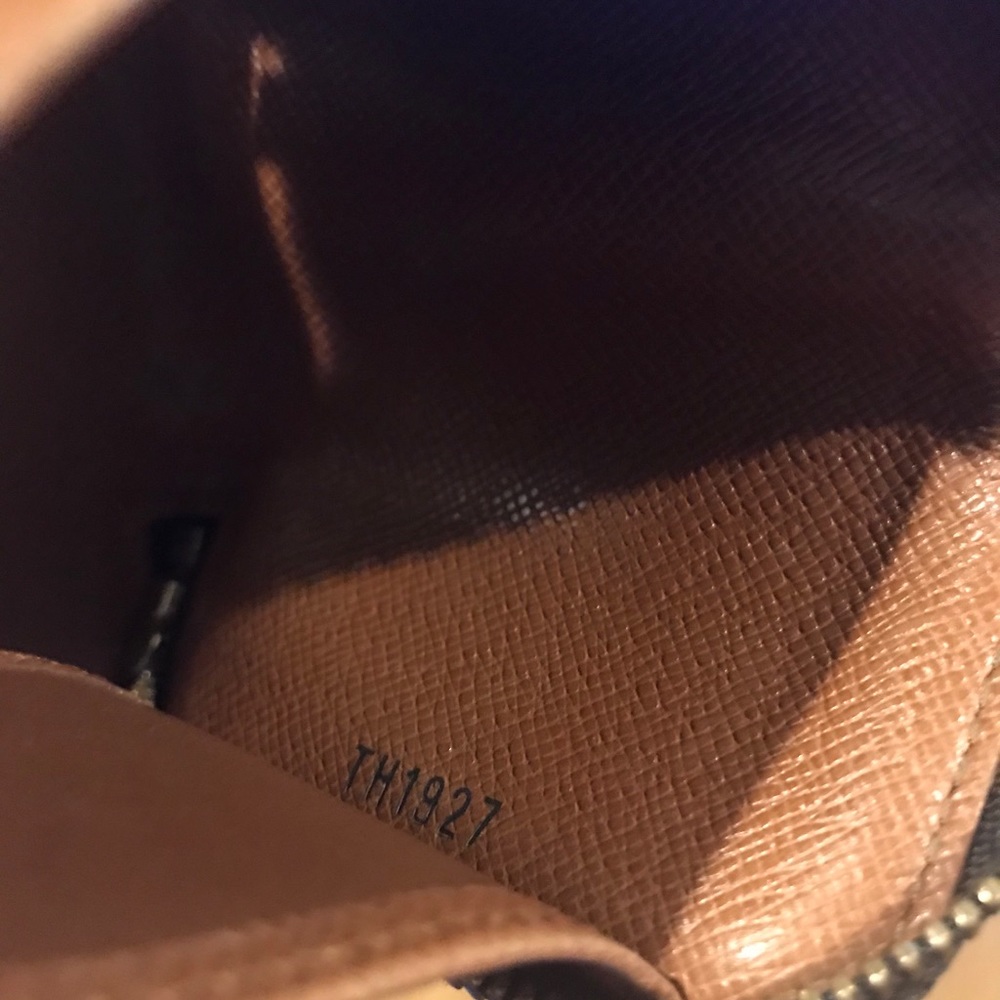 Authentic Louis Vuitton Monogram Key Case - Picture 7 of 11